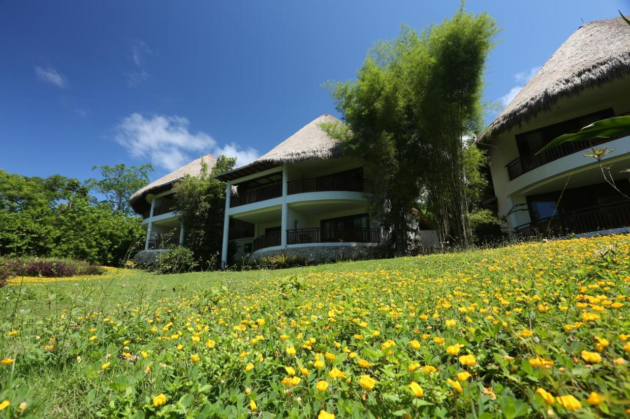 Amun Ini Beach Resort & Spa Anda  Exterior photo